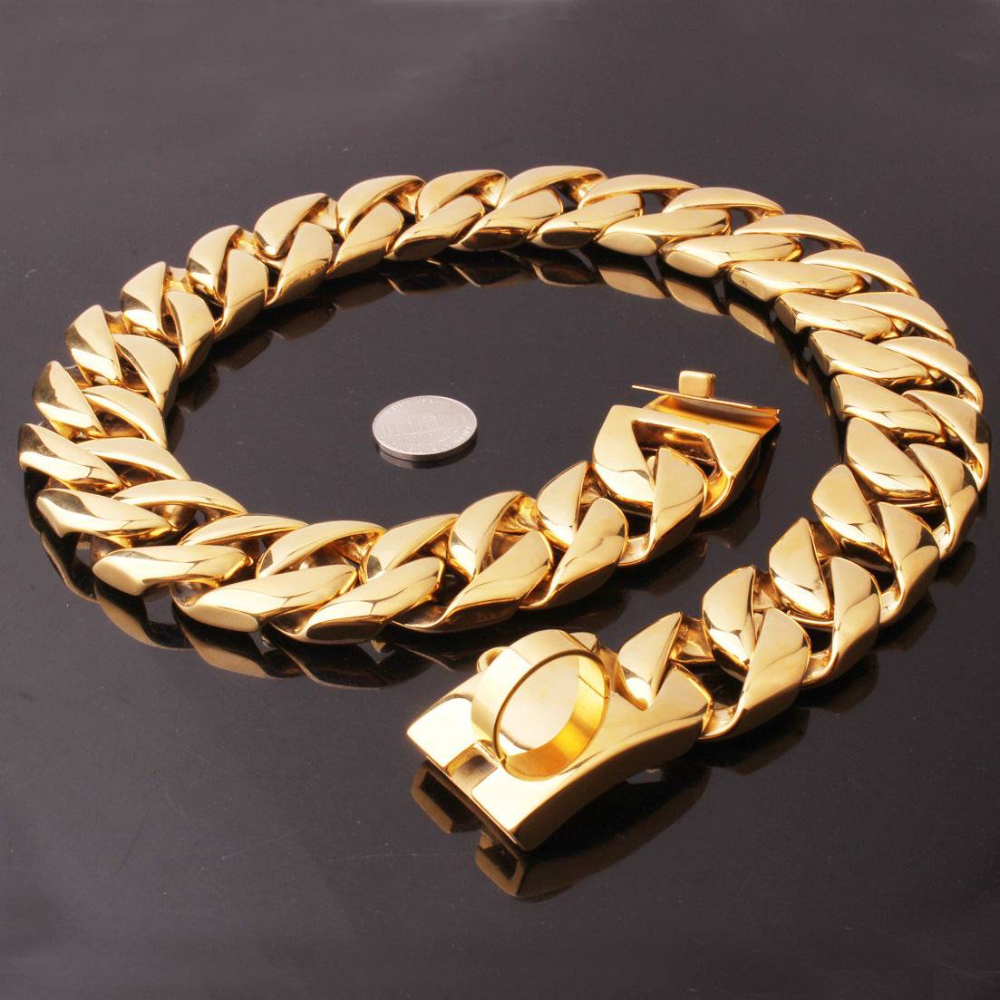 Gold 32mm stainless steel dog collar featuring a sturdy chain design, suitable for Doberman, Bulldog, and Bully breeds.