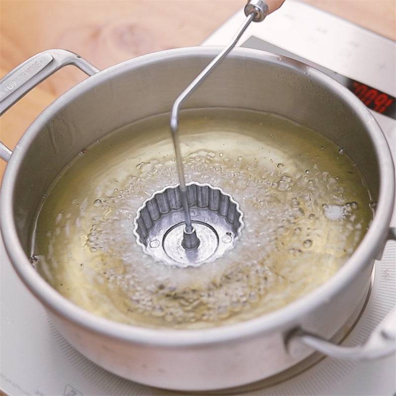 Eprolo baking tools aluminum alloy frying mold, kitchen gadget for making pancakes or similar baked goods, shown on a white surface.