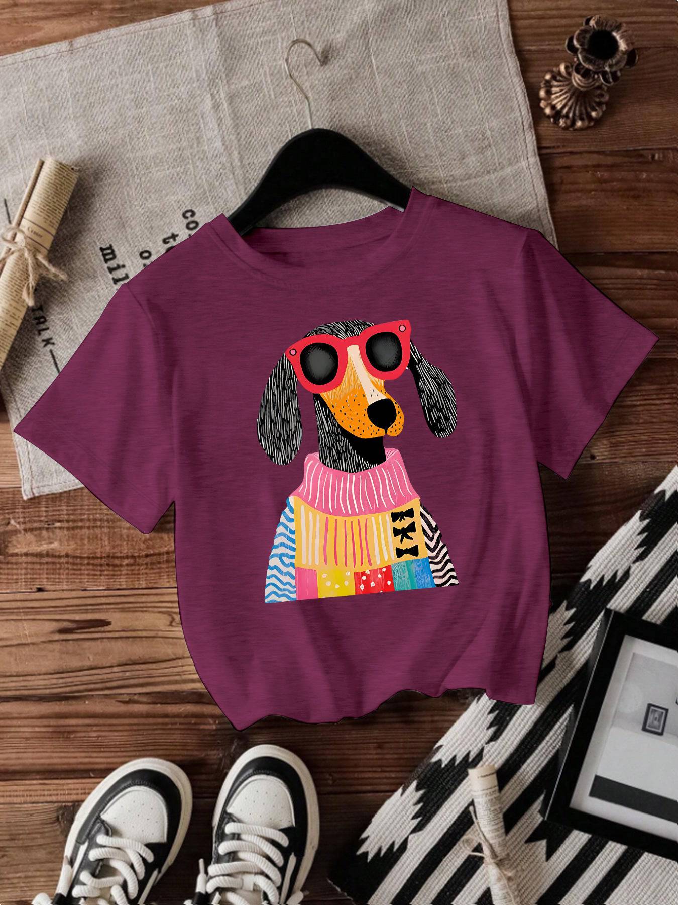 Eprolo female dog short-sleeved t-shirt in lightweight fabric, suitable for casual wear and comfortable fit.