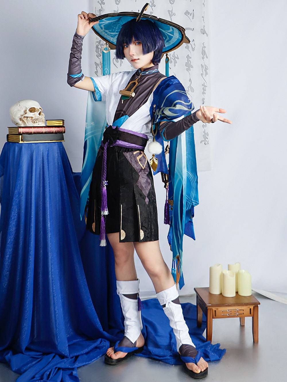 Genshin Impact cosplay with matched hats and shoes for scattered soldiers and vagrants, featuring detailed costume and accessories.