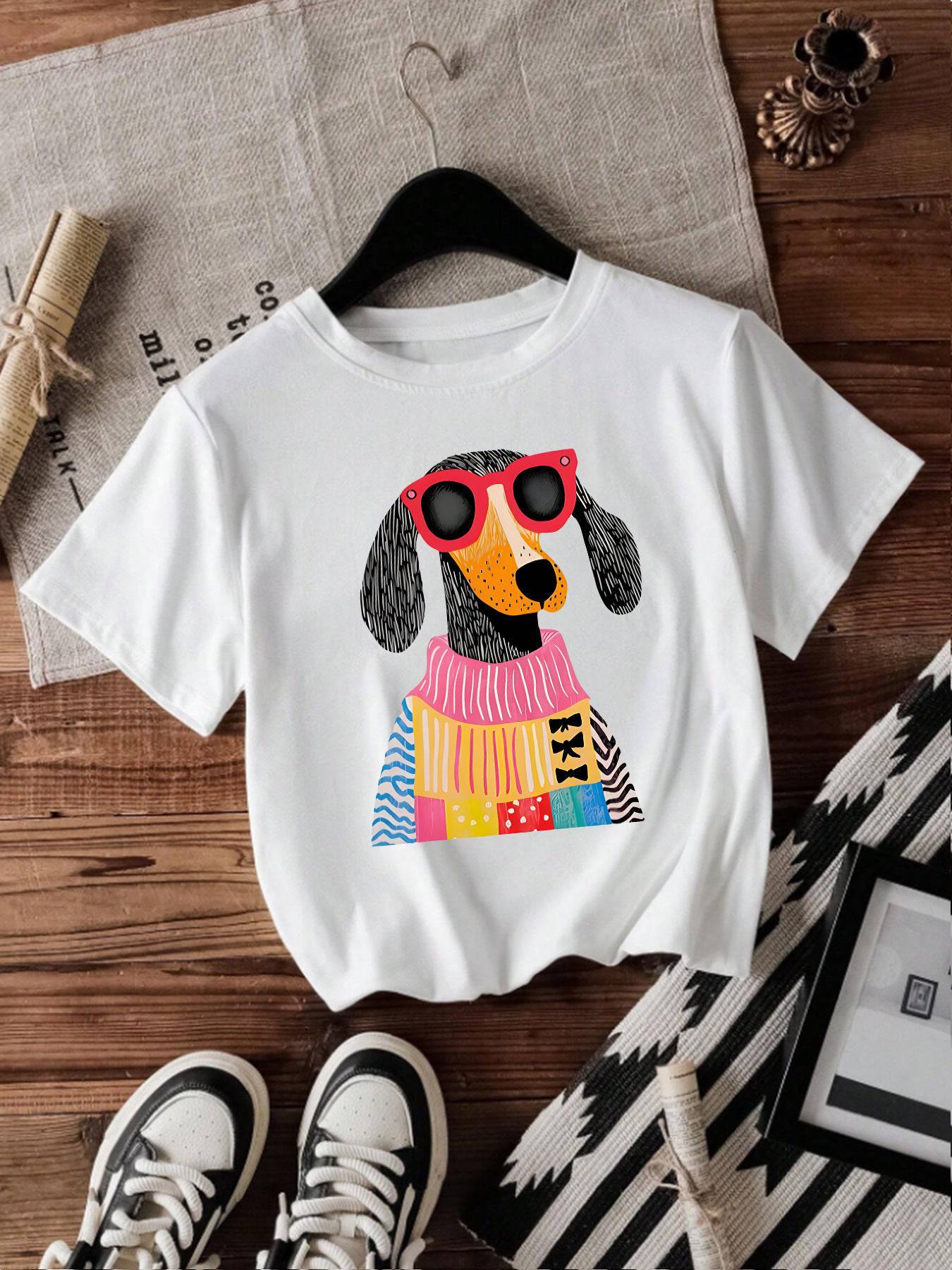 Eprolo women's short-sleeved dog-themed T-shirt featuring a casual fit and playful graphic design.