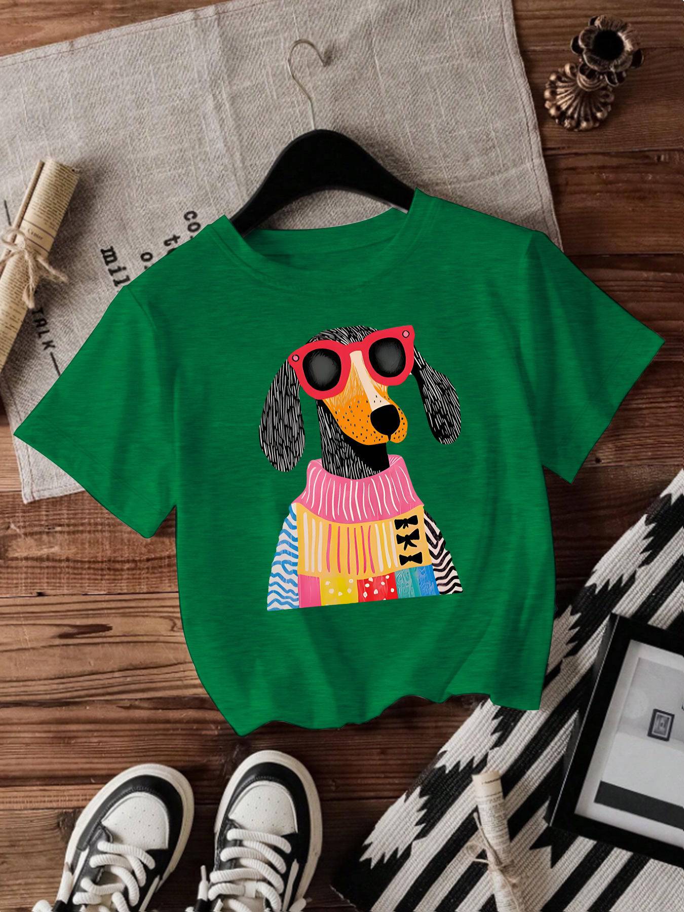 Eprolo female dog short-sleeved shirt, lightweight and comfortable pet clothing, shown in a natural pose.