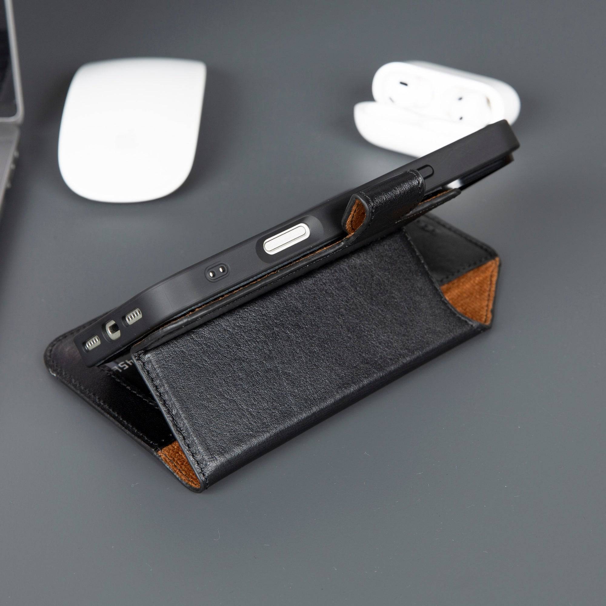 TORONATA Casper iPhone 17 Air leather wallet case in black with MagSafe compatibility, featuring a sleek design and card slots.